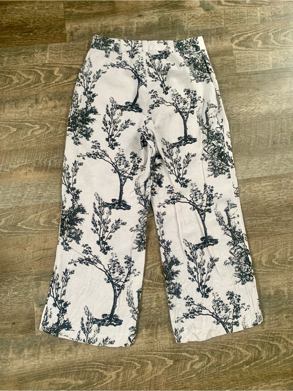 Toile-Print Cottagecore Wide Leg Crop Pants in White and Black Linen - Picture 10 of 10
